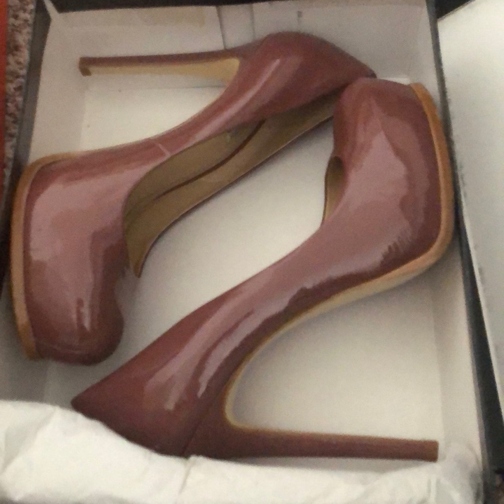 Brand new Kelsi Dagger Linzy Blush size 8